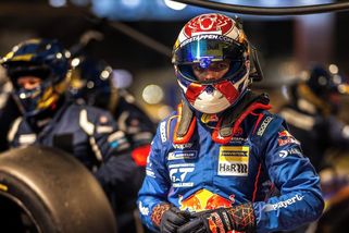 Verstappen na Nürburgringu dominoval, na debutové vítězství to ale nestačilo - Sport.cz